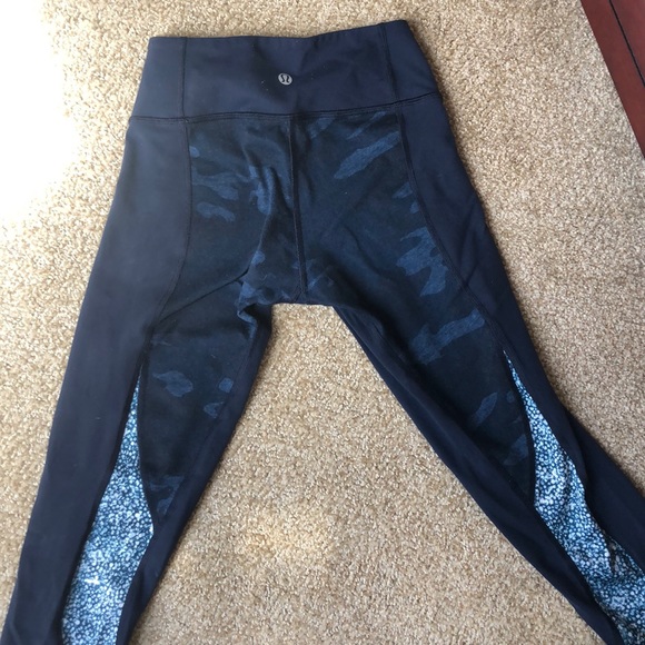 Lululemon cropped blue pattern leggings - Picture 4 of 5